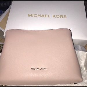 BRAND NEW MICHAEL KORS PURSE